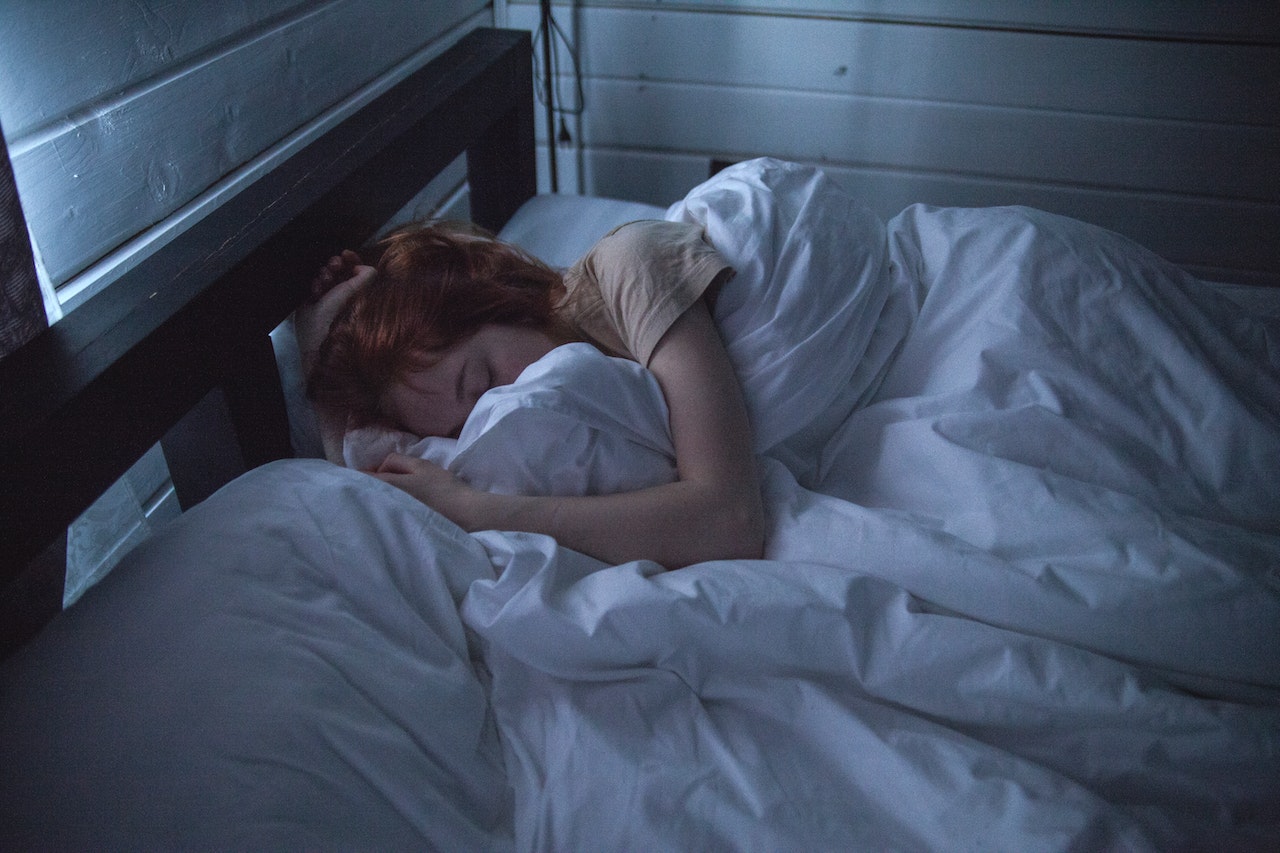 Fasi del sonno: quali vantaggi porta dormire su materasso di qualità