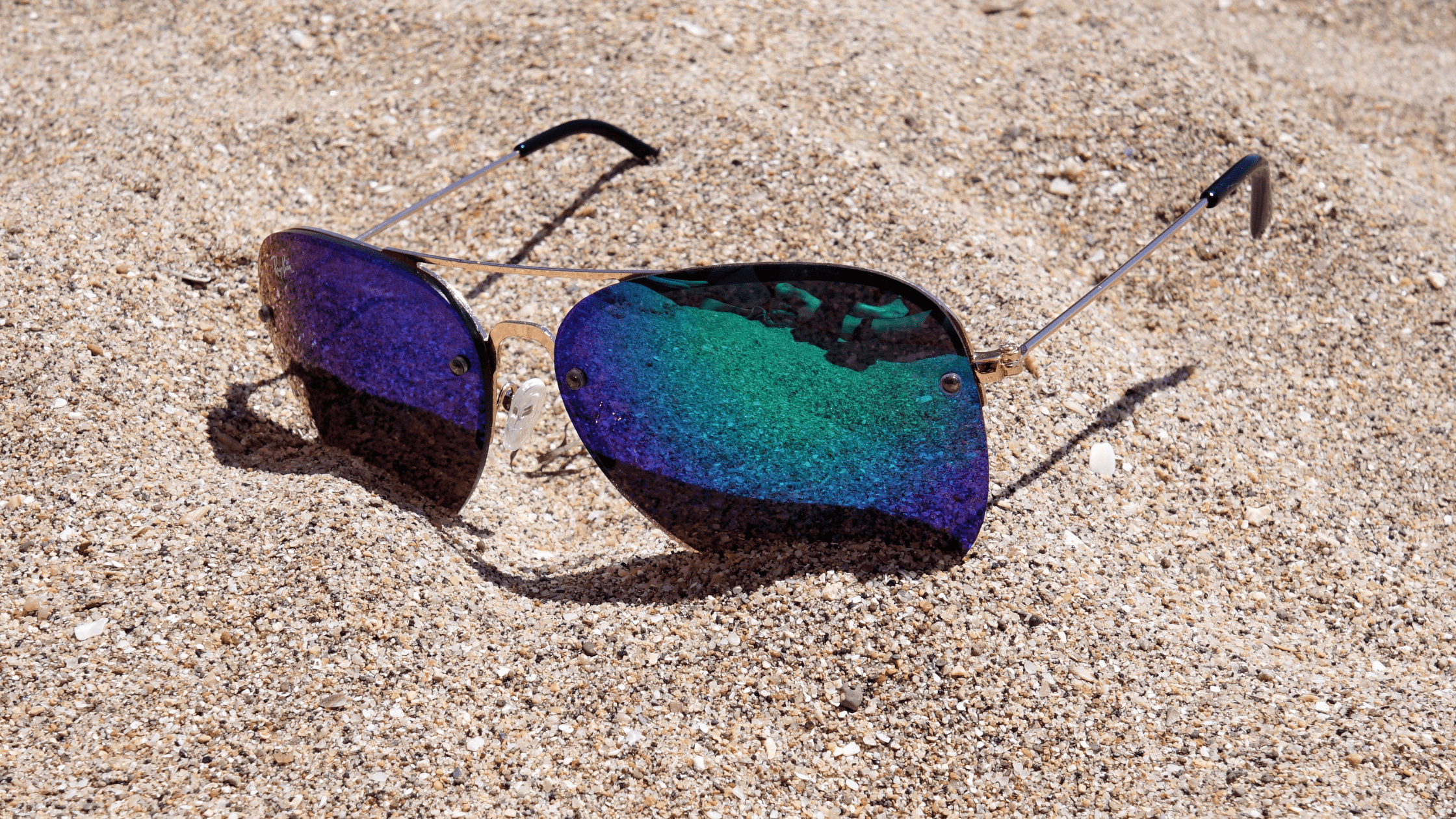 Un’estate con gli occhiali Maui Jim (topic: lenti speciali e polarizzate, design estivo hawaiano)